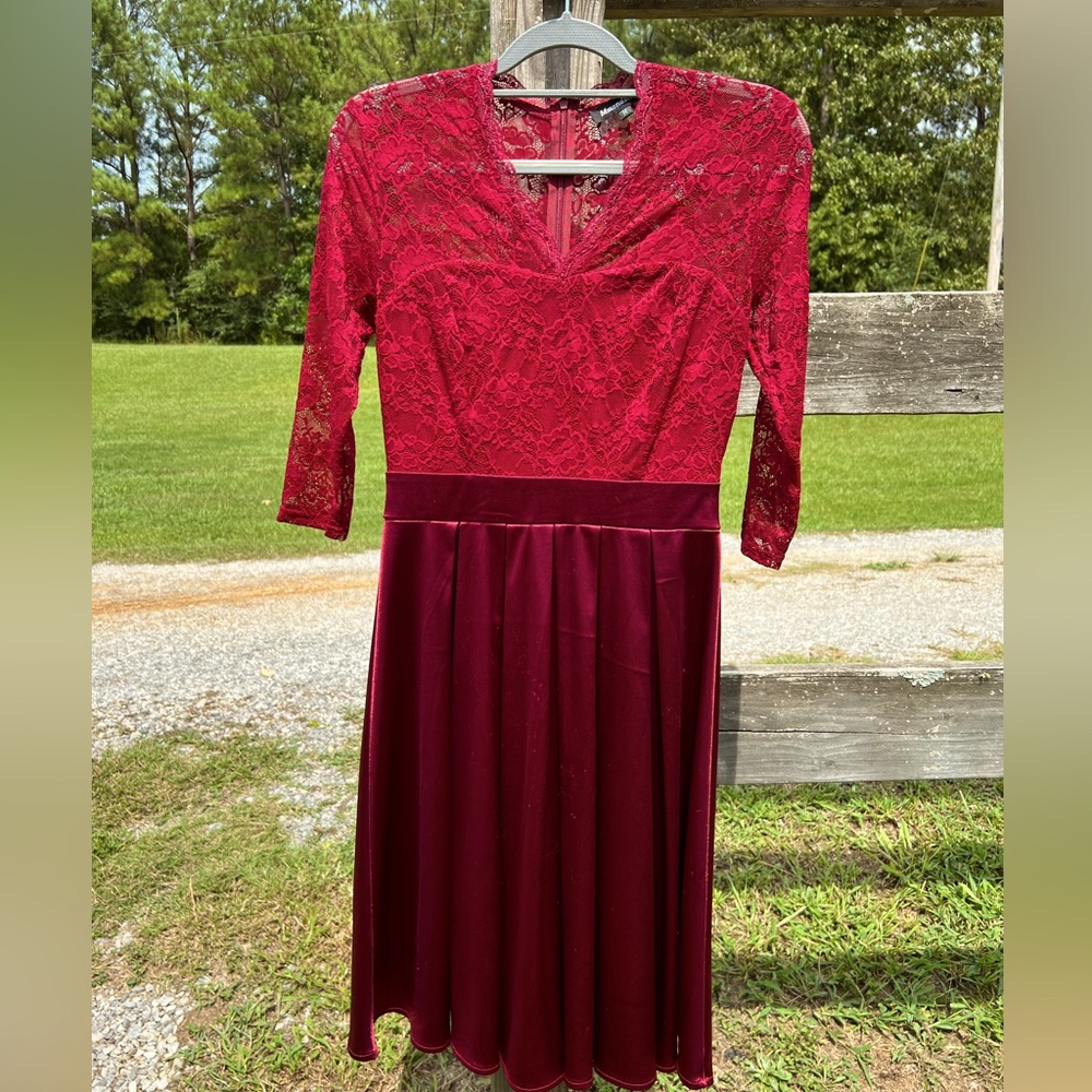 Classic lace and satin Mmondachein dress.